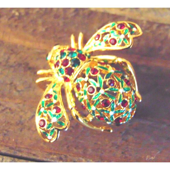 Joan Rivers HOLLY JOLLY BEE PIN BROOCH Holiday Christmas Holly Berries Green Red - Picture 6 of 9